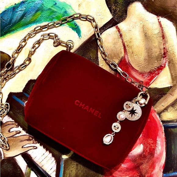 SOLD!!!! Chanel red make up bag converted into an evening bag. - Picture 3 of 11